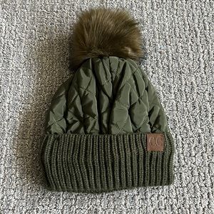 CC quilted beanie with Pom olive
